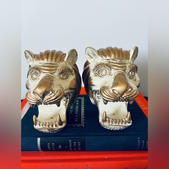 Vintage Set of 2 Lion Head Wall Mount | Majestic Wall Decor | Curtain Rod - Picture 7 of 8